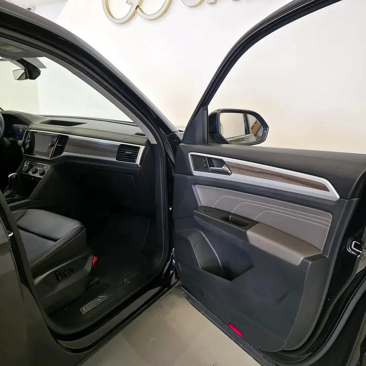 AED 822 PM | VOLKSWAGEN TERAMONT 2023 | COMFORTLINE | 7-SEATER | 1 YEAR WARRANTY | GCC-11-11