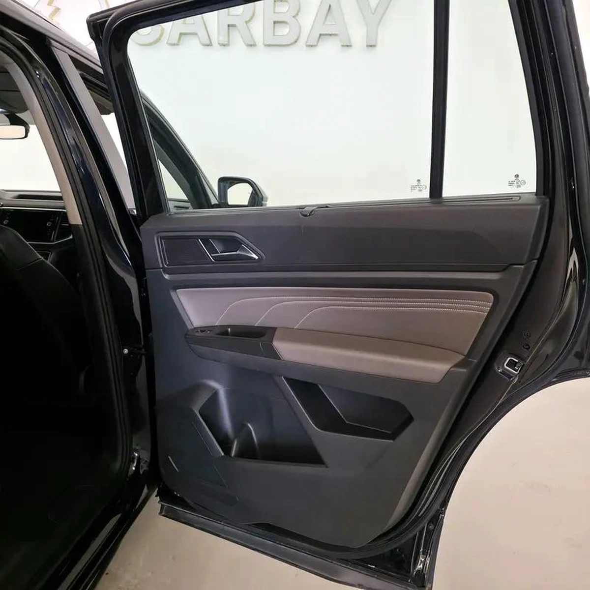 AED 822 PM | VOLKSWAGEN TERAMONT 2023 | COMFORTLINE | 7-SEATER | 1 YEAR WARRANTY | GCC-12-12