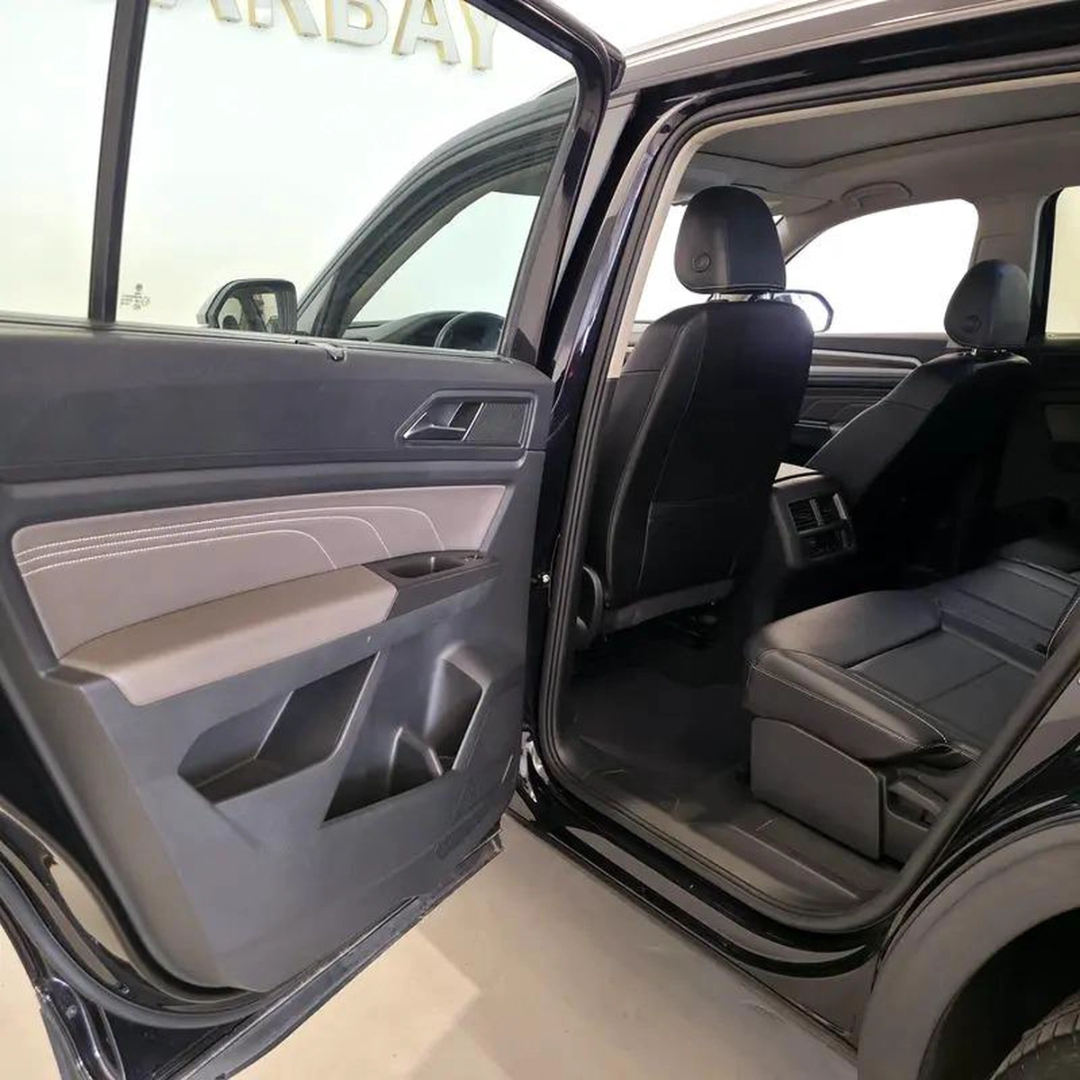 AED 822 PM | VOLKSWAGEN TERAMONT 2023 | COMFORTLINE | 7-SEATER | 1 YEAR WARRANTY | GCC-8-8