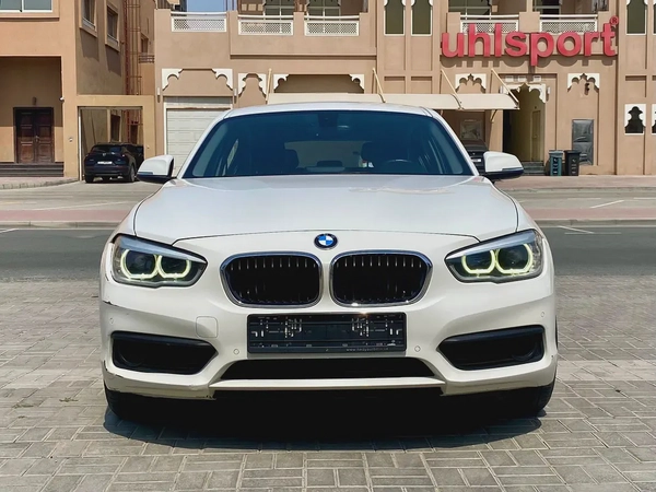 2019 bmw 120i sport line 2.0L  || GCC specs || 4 cylinder turbocharged || accident free