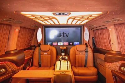 Brand New Mercedes Benz V300-GCC-VIP Upgrades-Exclusive Transportation-Mercedes Warranty till 2027-14
