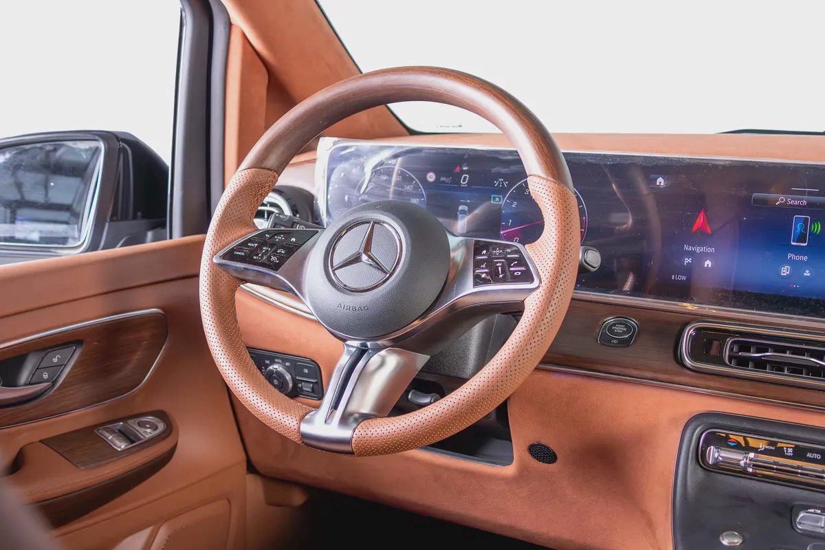 Brand New Mercedes Benz V300-GCC-VIP Upgrades-Exclusive Transportation-Mercedes Warranty till 2027-10-10