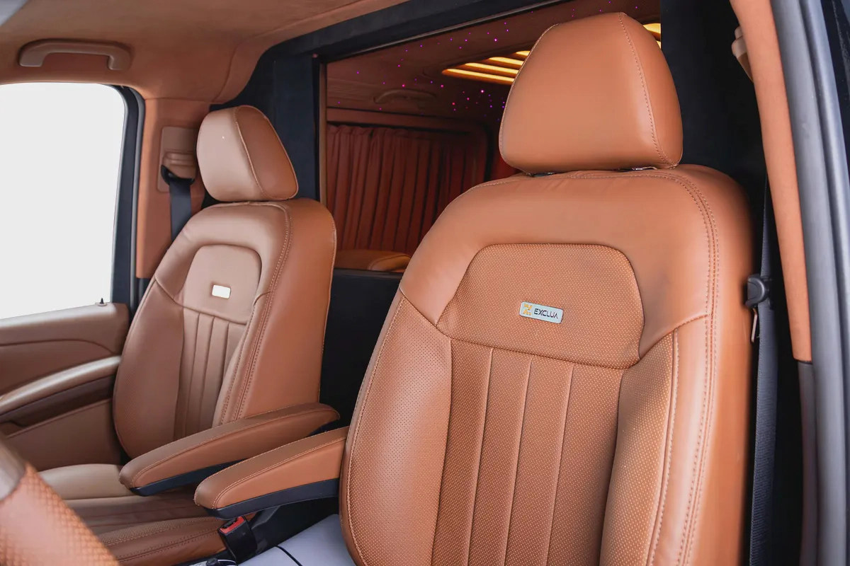 Brand New Mercedes Benz V300-GCC-VIP Upgrades-Exclusive Transportation-Mercedes Warranty till 2027-13-13