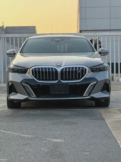 2025 BMW i5 eDrive40 - American Specs - Excellent Condition-0