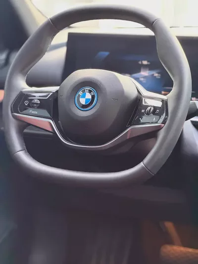 2025 BMW i5 eDrive40 - American Specs - Excellent Condition-11