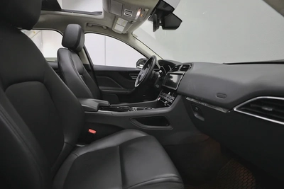Jaguar F-Pace S-8
