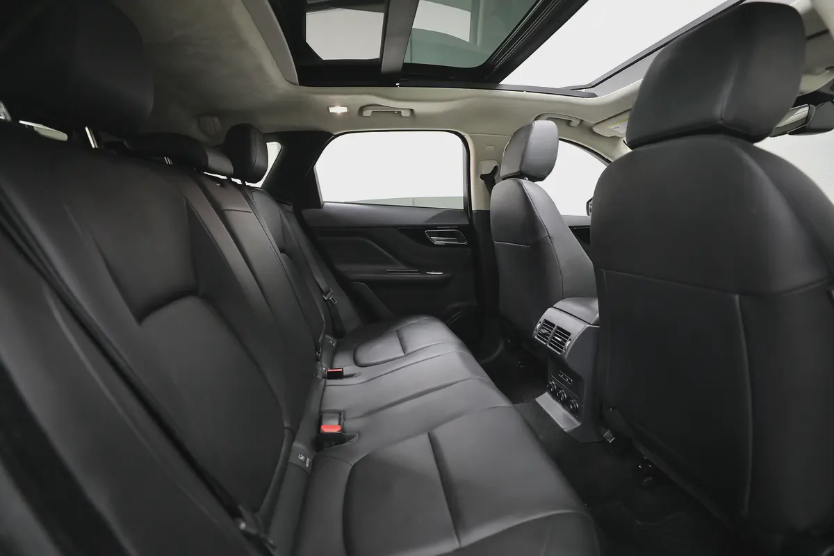 Jaguar F-Pace S-12-12