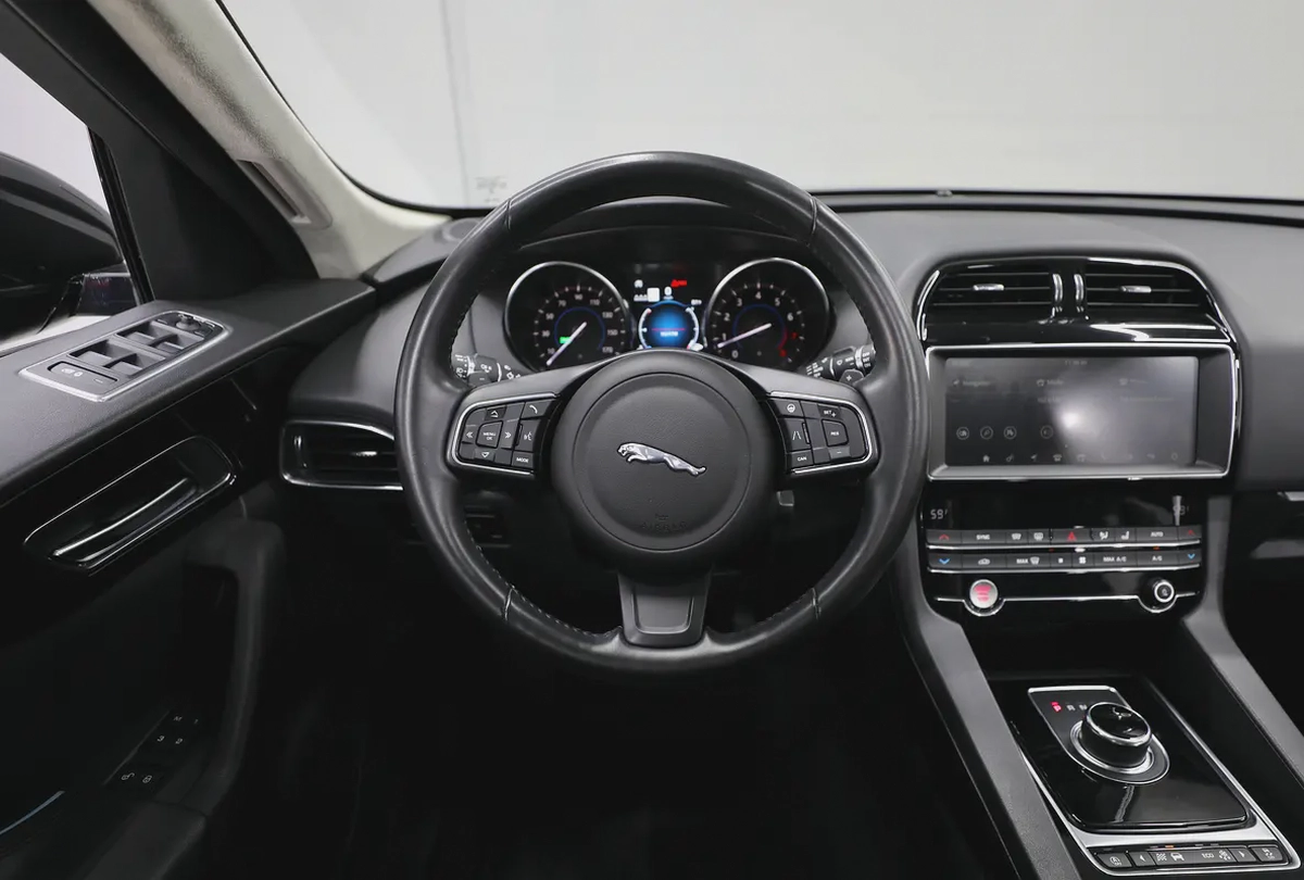 Jaguar F-Pace S-7-7