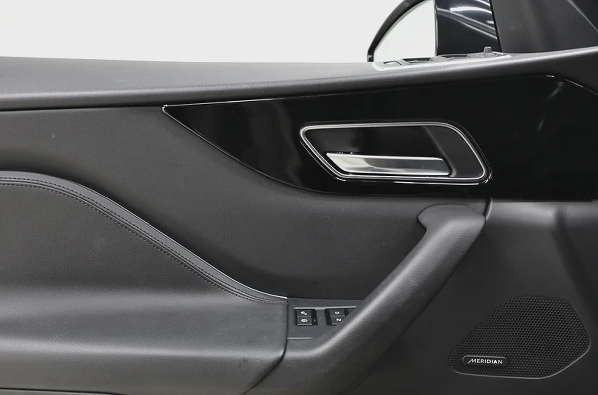 Jaguar F-Pace S-10-10