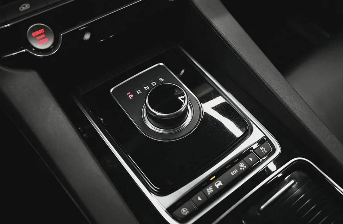 Jaguar F-Pace S-9-9