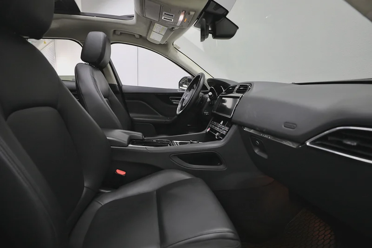 Jaguar F-Pace S-8-8
