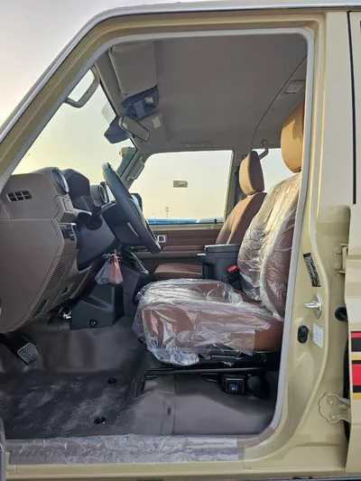 Toyota Land Cruiser Pick Up LC79 Double Cabin | 2.8L V4 Diesel | A/T | DVD CAMERA | DIFF LOCK | FULL OPTION | MY2025-4