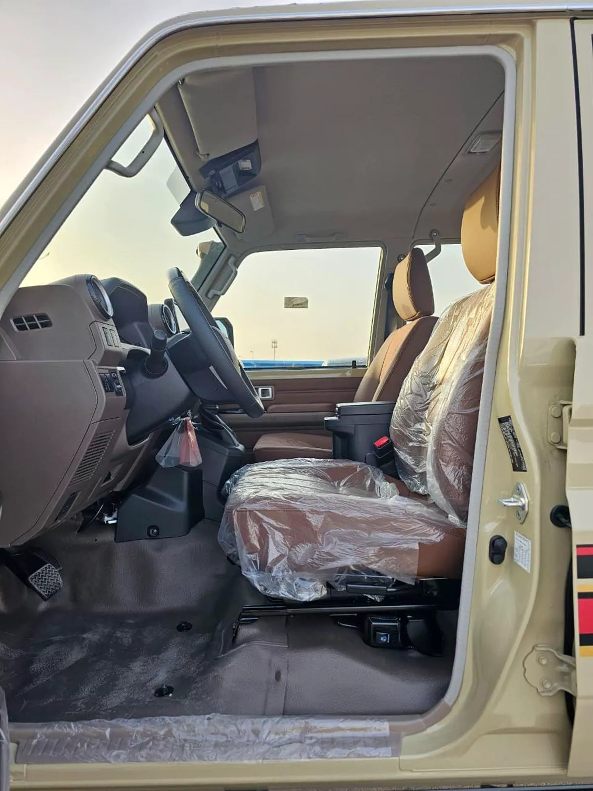 Toyota Land Cruiser Pick Up LC79 Double Cabin | 2.8L V4 Diesel | A/T | DVD CAMERA | DIFF LOCK | FULL OPTION | MY2025-4-0