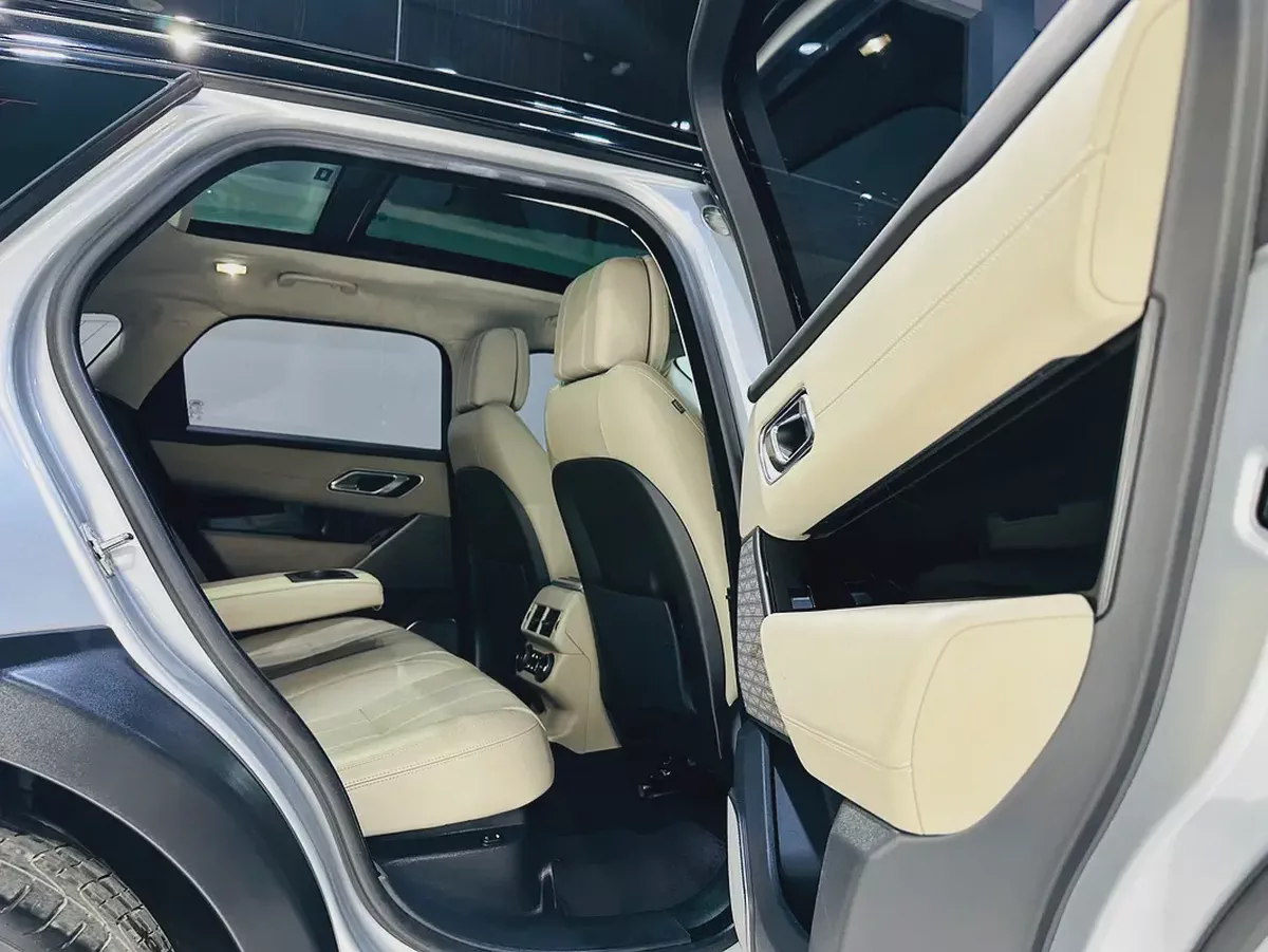 RANGE ROVER VELAR 2018 HSE R DYNAMIC GCC SPECS MINT CONDITION-11-11