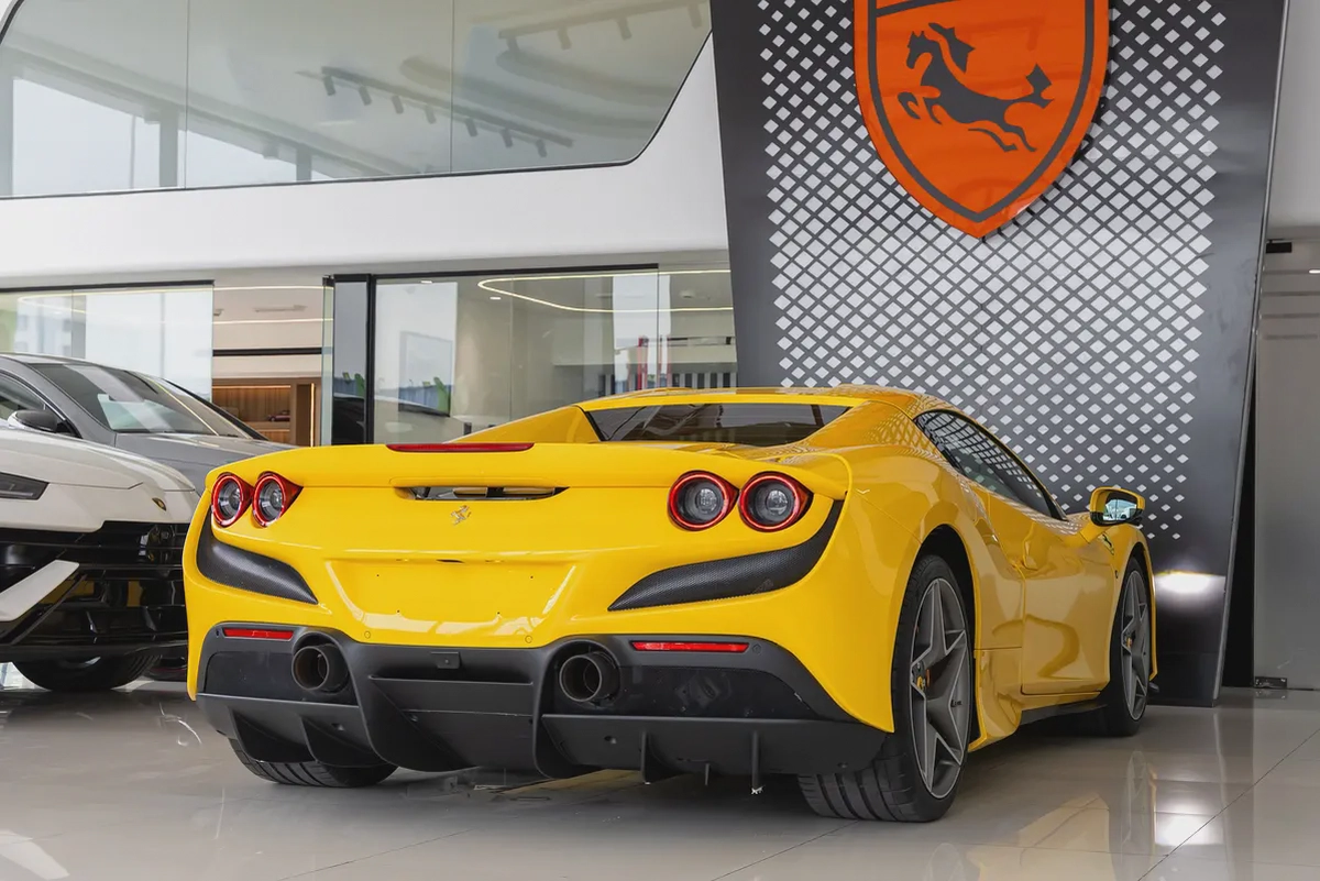 Ferrari F8 Spider | Pristine | Fully Carbon Interior  Exterior | Carbon Steering  Paddles-6-6