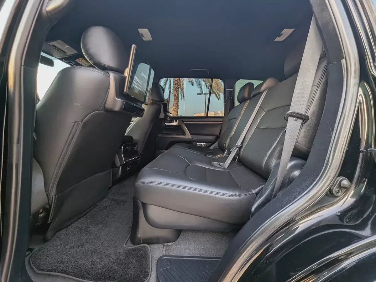 Toyota Land Cruiser 2014 | Facelifted 2025 | V6 4.0L | 74,000 KM | Excellent Condition-7-7
