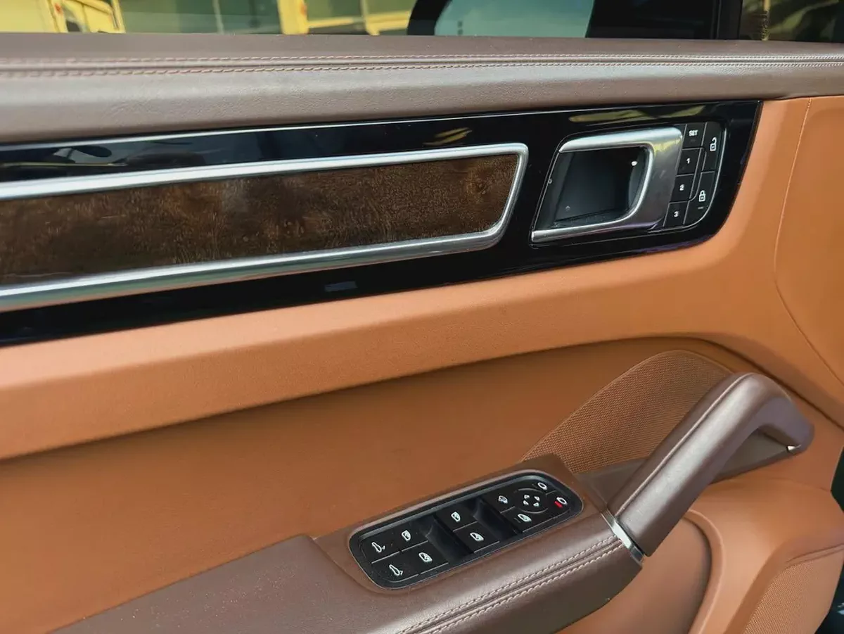 Porsche cayenne coupe model 2023 gcc original paint بورش كايان كوب ٢٠٢٣ خليجي صبغ وكالة-11-11