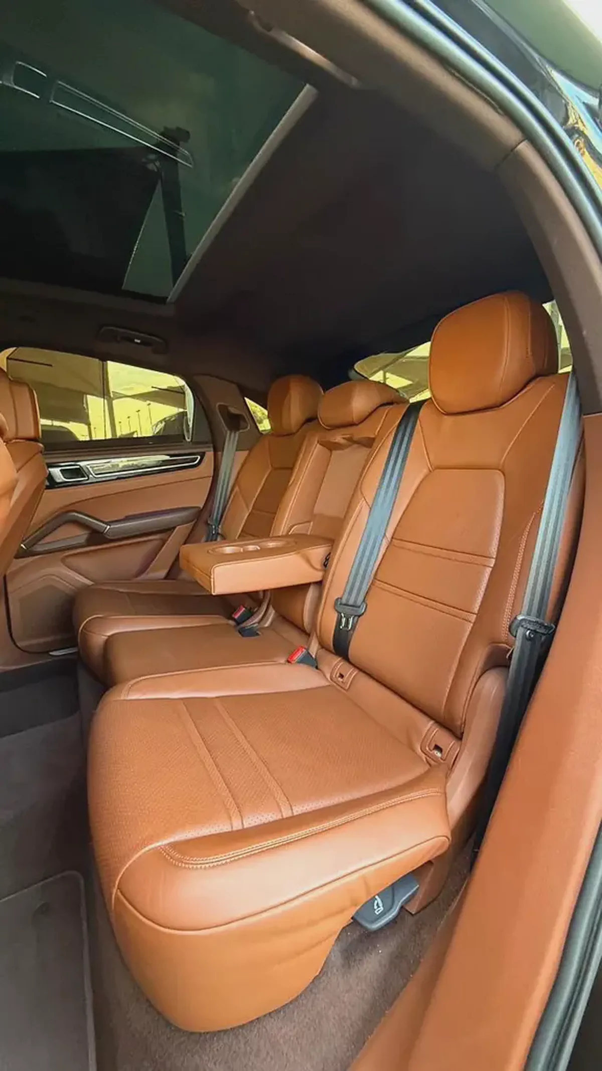 Porsche cayenne coupe model 2023 gcc original paint بورش كايان كوب ٢٠٢٣ خليجي صبغ وكالة-12-12