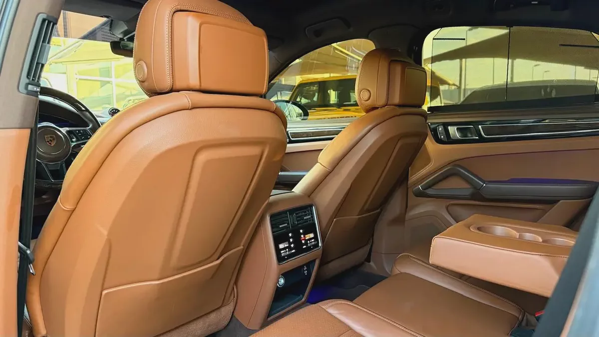 Porsche cayenne coupe model 2023 gcc original paint بورش كايان كوب ٢٠٢٣ خليجي صبغ وكالة-13-13