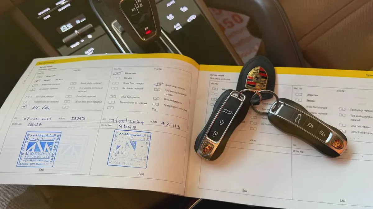 Porsche cayenne coupe model 2023 gcc original paint بورش كايان كوب ٢٠٢٣ خليجي صبغ وكالة-15-15