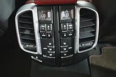 -original paint PORSCHE CAYENNE GTS -GCC SPECS -2014 -228000KM -EXCELLENT CONDITION -FREE ACCIDENTS-16