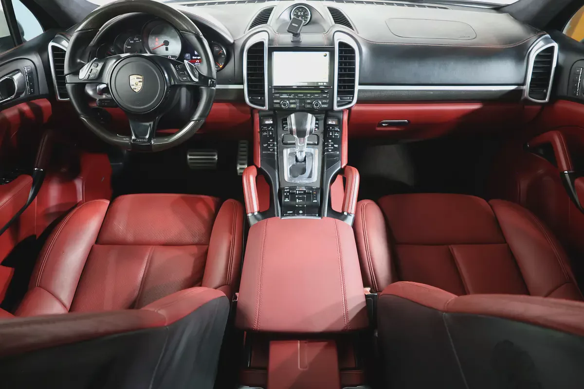 -original paint PORSCHE CAYENNE GTS -GCC SPECS -2014 -228000KM -EXCELLENT CONDITION -FREE ACCIDENTS-10-10