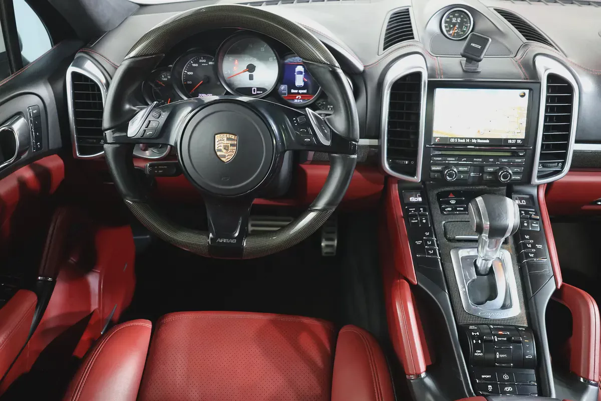 -original paint PORSCHE CAYENNE GTS -GCC SPECS -2014 -228000KM -EXCELLENT CONDITION -FREE ACCIDENTS-12-12