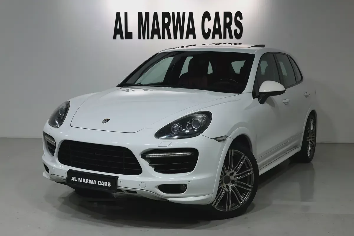 -original paint PORSCHE CAYENNE GTS -GCC SPECS -2014 -228000KM -EXCELLENT CONDITION -FREE ACCIDENTS