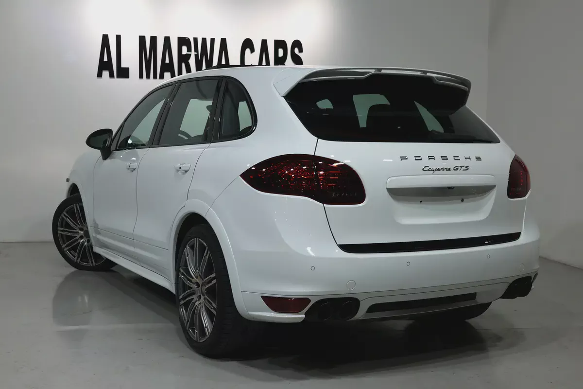 -original paint PORSCHE CAYENNE GTS -GCC SPECS -2014 -228000KM -EXCELLENT CONDITION -FREE ACCIDENTS-2-2