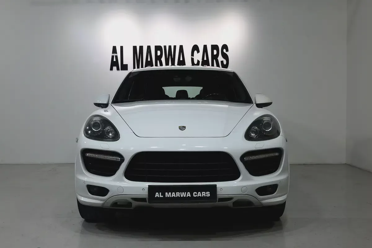 -original paint PORSCHE CAYENNE GTS -GCC SPECS -2014 -228000KM -EXCELLENT CONDITION -FREE ACCIDENTS-4-4