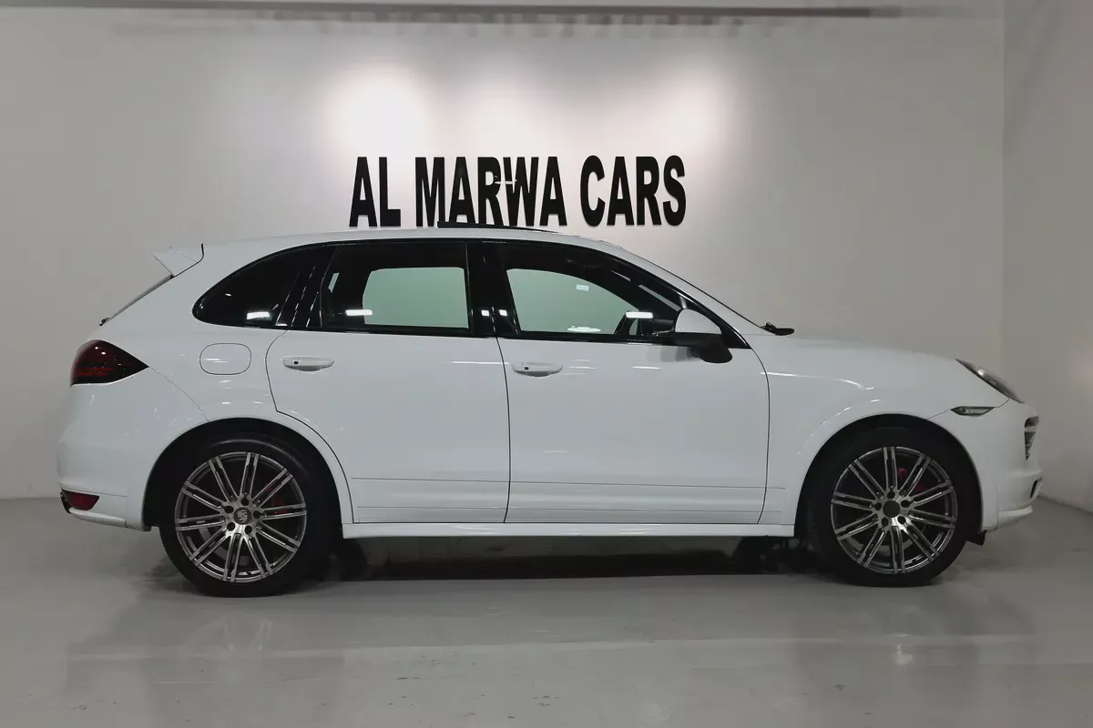 -original paint PORSCHE CAYENNE GTS -GCC SPECS -2014 -228000KM -EXCELLENT CONDITION -FREE ACCIDENTS-6-6