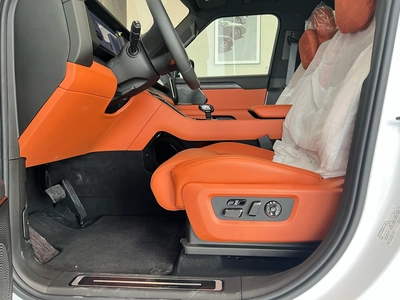 ROX 01 VIP Luxury 6-Seater 2024-17