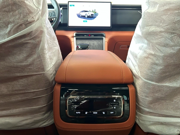 ROX 01 VIP Luxury 6-Seater 2024