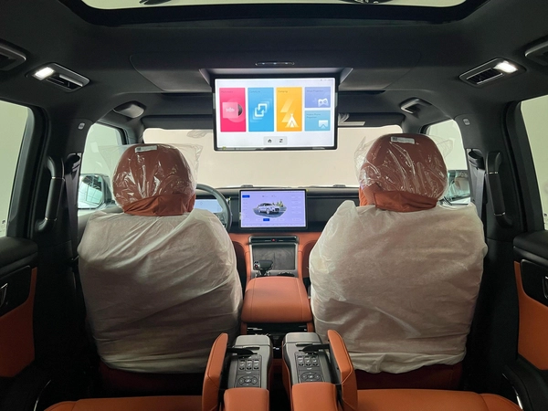 ROX 01 VIP Luxury 6-Seater 2024