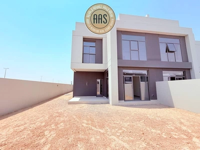 Spacious brand new villa with maid room in Dubai south-0