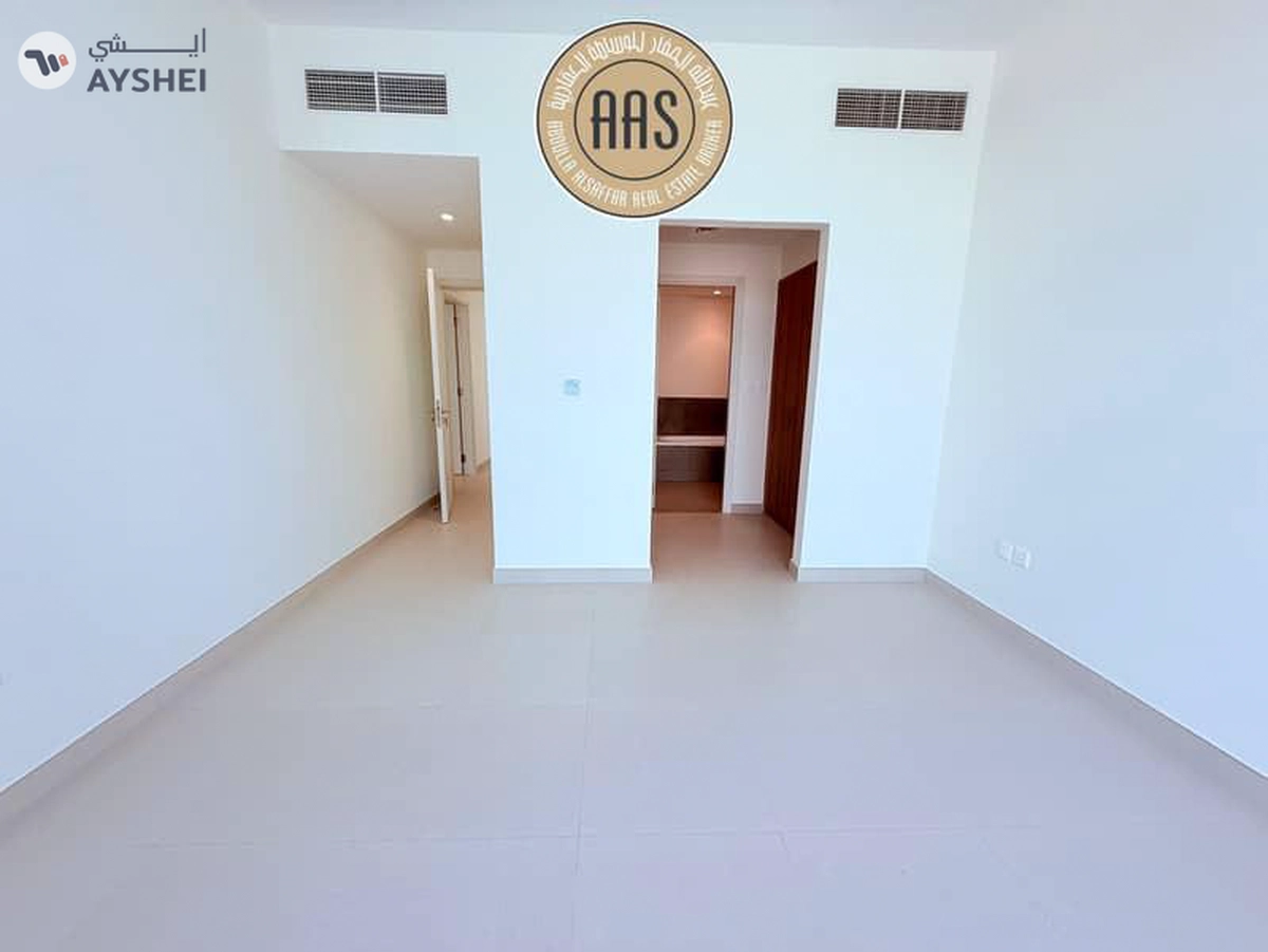 Spacious brand new villa with maid room in Dubai south-20-20