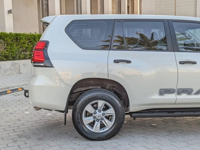 TOYOTA PRADO 2023 V4 2.7L ORIGINAL PAINT ACCIDENT FREE IN EXCELLENT CONDITION-10