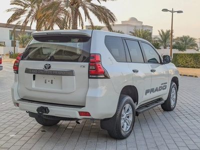 TOYOTA PRADO 2023 V4 2.7L ORIGINAL PAINT ACCIDENT FREE IN EXCELLENT CONDITION-12