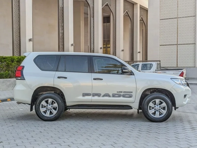 TOYOTA PRADO 2023 V4 2.7L ORIGINAL PAINT ACCIDENT FREE IN EXCELLENT CONDITION-13