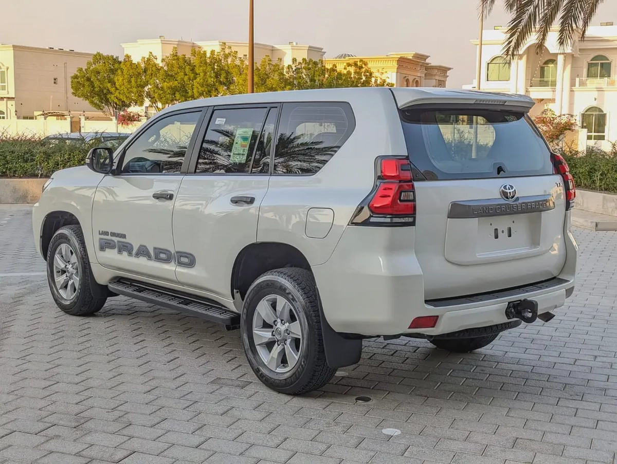 TOYOTA PRADO 2023 V4 2.7L ORIGINAL PAINT ACCIDENT FREE IN EXCELLENT CONDITION-11-11