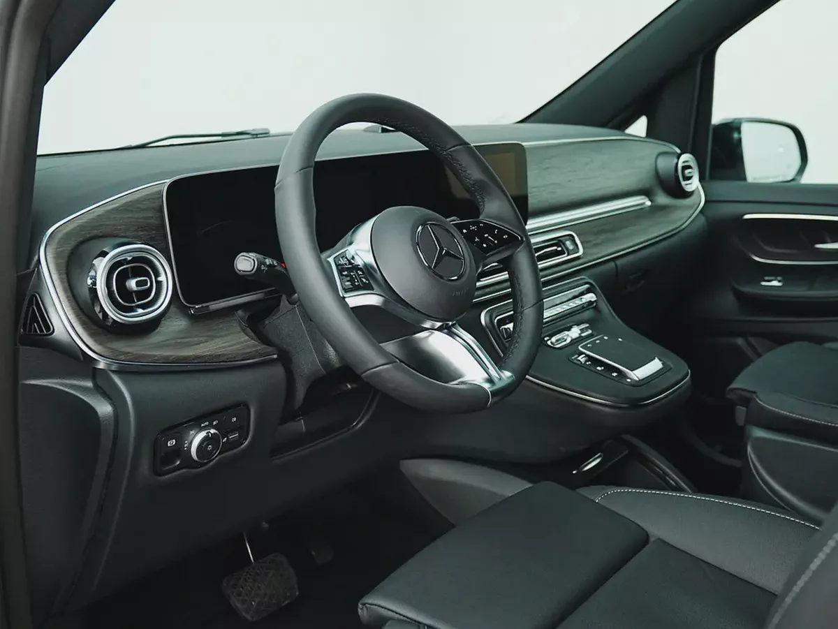 Dealer WARRANTY | GCC SPECS | BRAND-NEW Mercedes-Benz V300-12-12