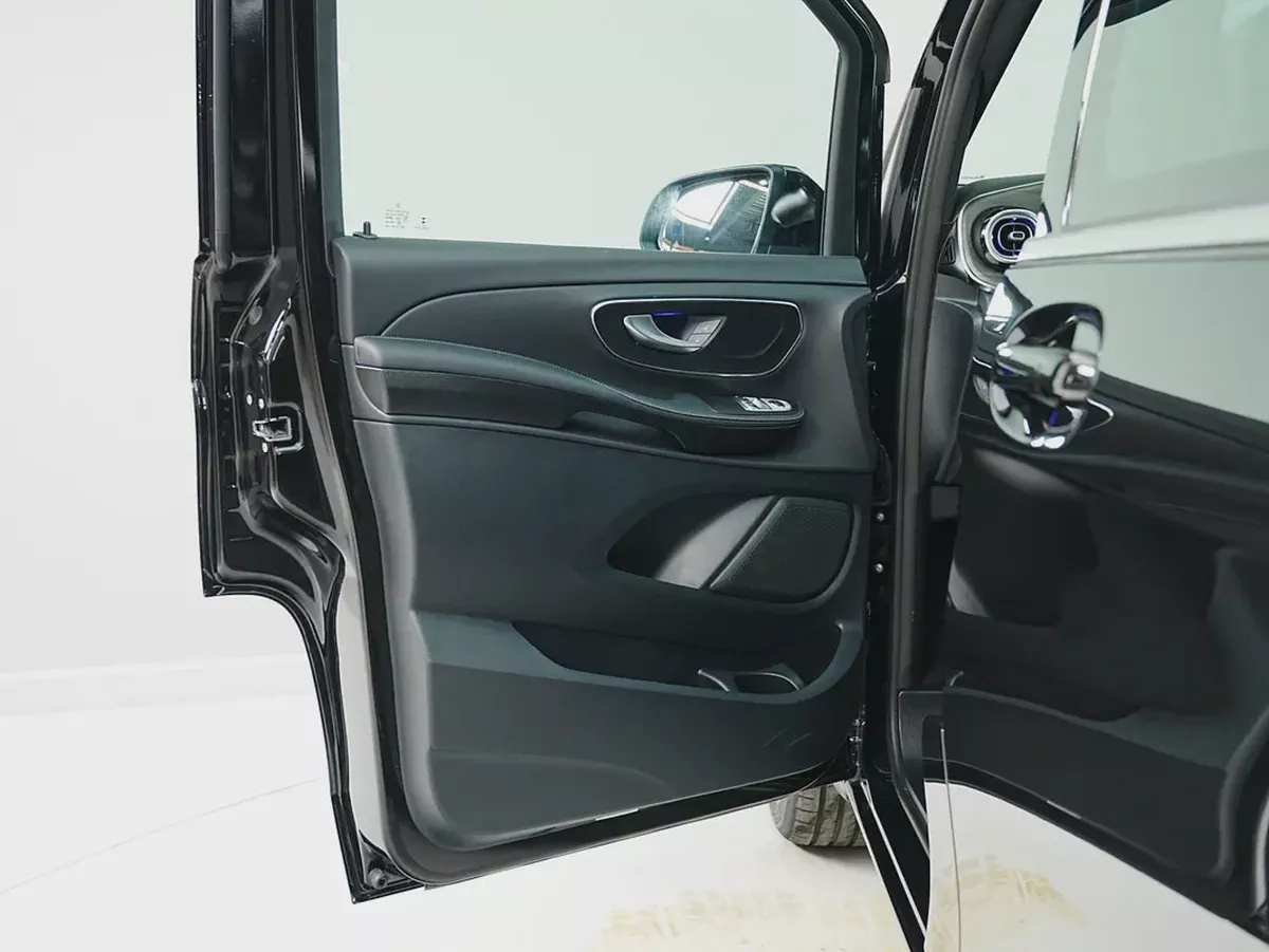 Dealer WARRANTY | GCC SPECS | BRAND-NEW Mercedes-Benz V300-13-13