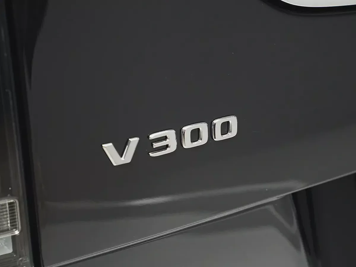 Dealer WARRANTY | GCC SPECS | BRAND-NEW Mercedes-Benz V300-18-18