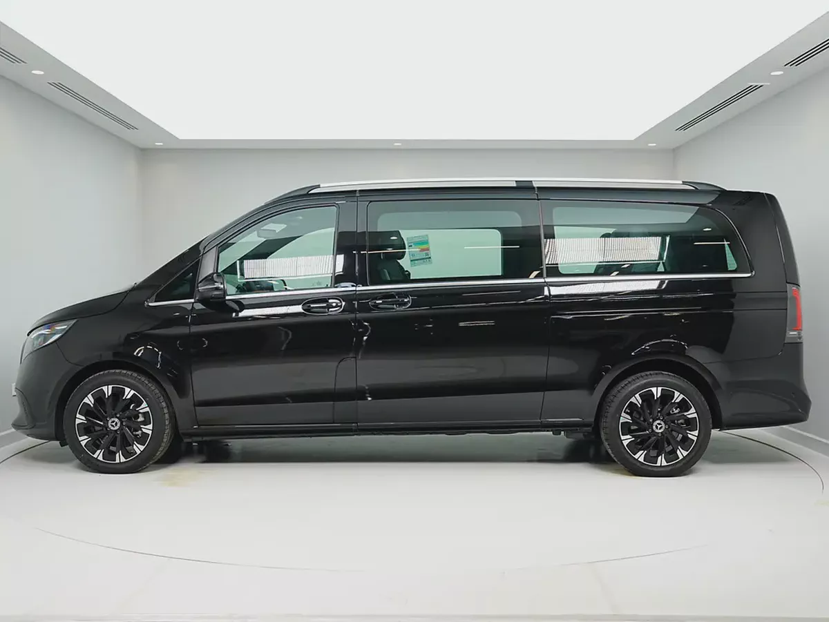 Dealer WARRANTY | GCC SPECS | BRAND-NEW Mercedes-Benz V300-2-2