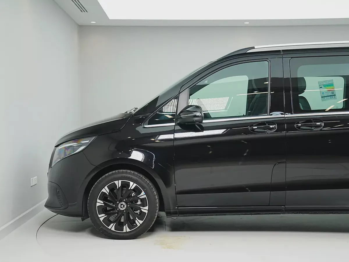Dealer WARRANTY | GCC SPECS | BRAND-NEW Mercedes-Benz V300-3-3