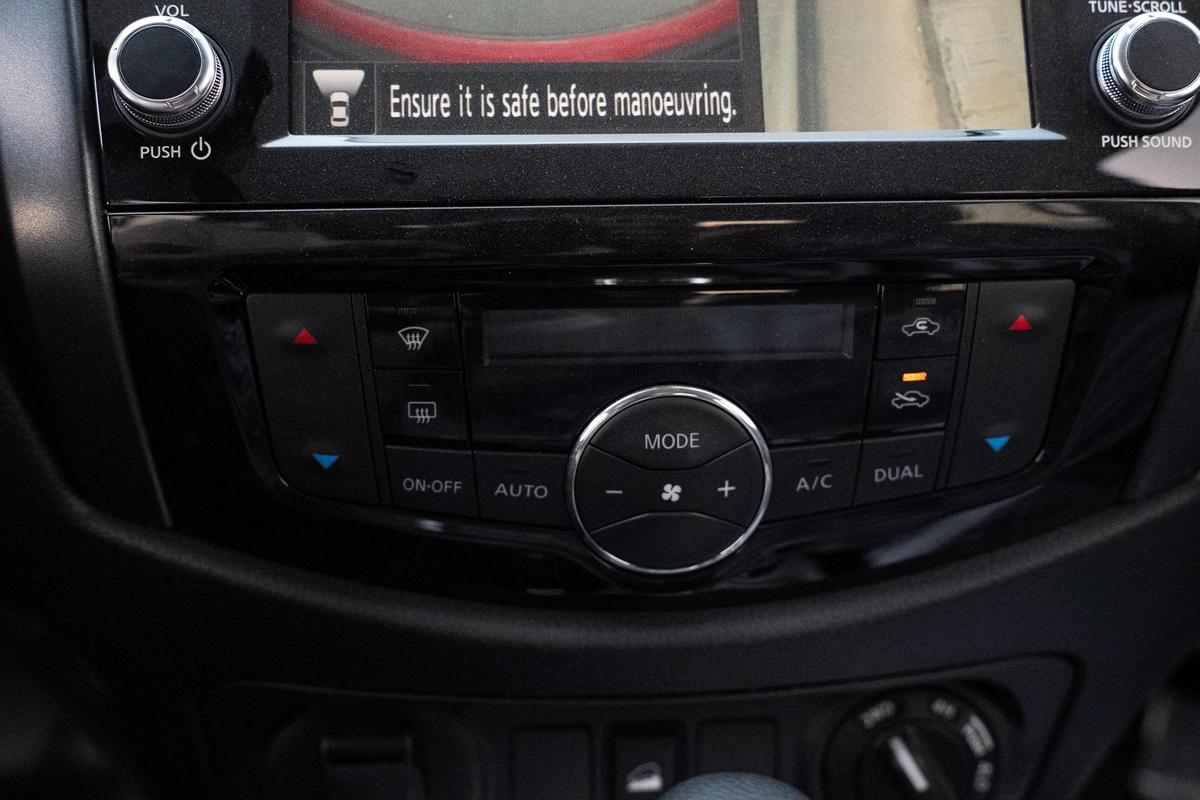 NISSAN NAVARA 2.5 DIESEL PRO4X 4X4 AT 2025-15-15
