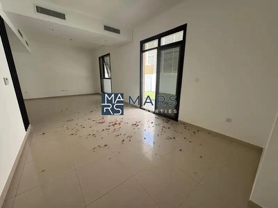 Corner Unit Fully Upgraged In Excellent Community-2