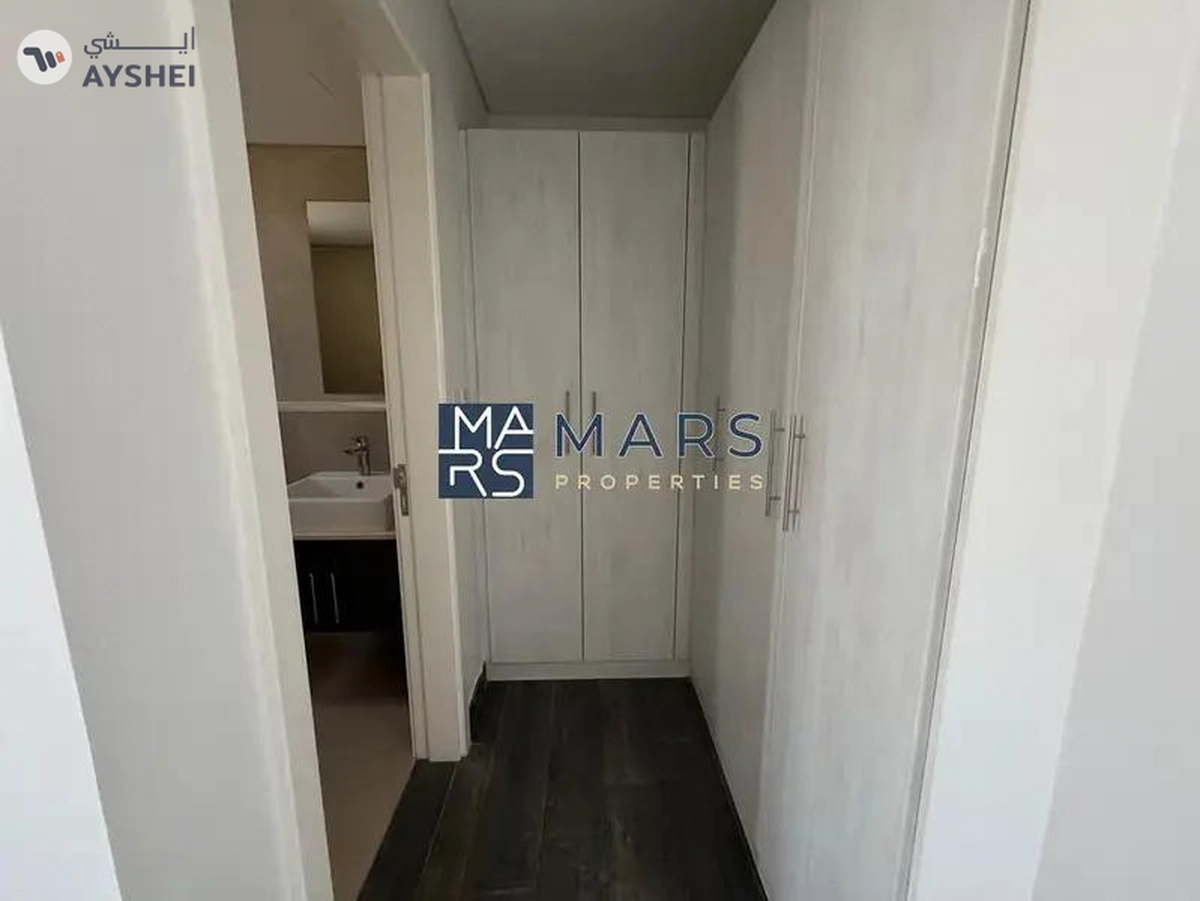 Corner Unit Fully Upgraged In Excellent Community-12-12