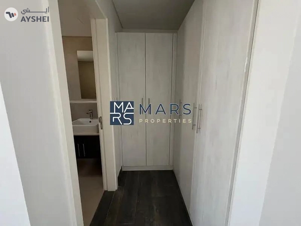 Corner Unit Fully Upgraged In Excellent Community