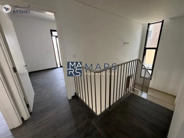 Corner Unit Fully Upgraged In Excellent Community